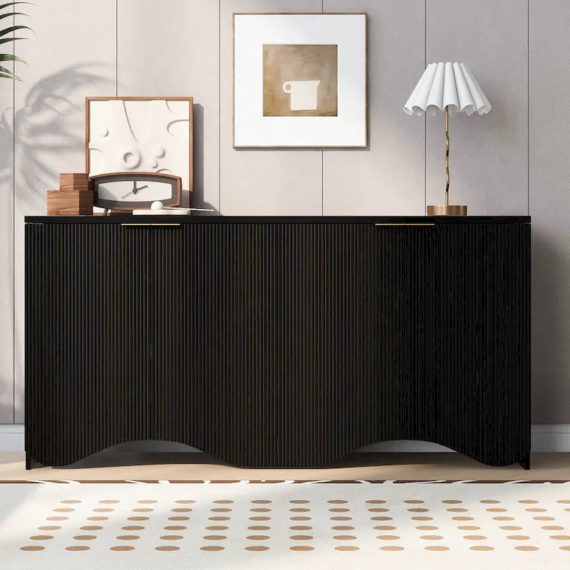 Armoire à quatre portes à rayures verticales et design ondulé