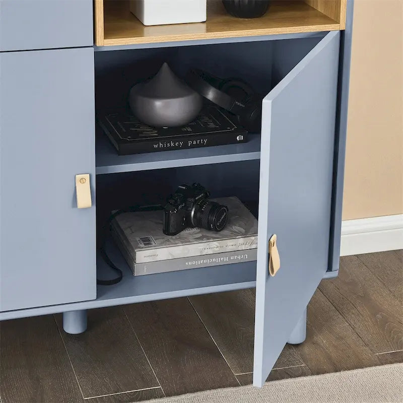 Bahut moderne en bois avec pieds ronds et étagère