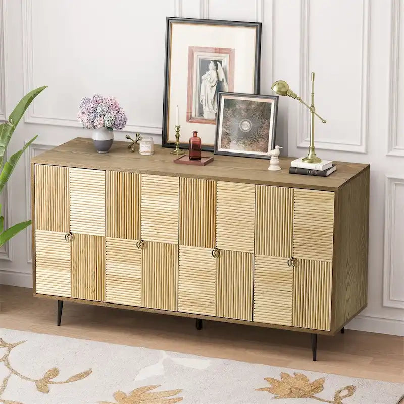 Élégante armoire vintage à 4 portes avec portes à décor sculpté