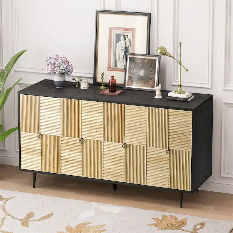 Élégante armoire vintage à 4 portes avec portes à décor sculpté