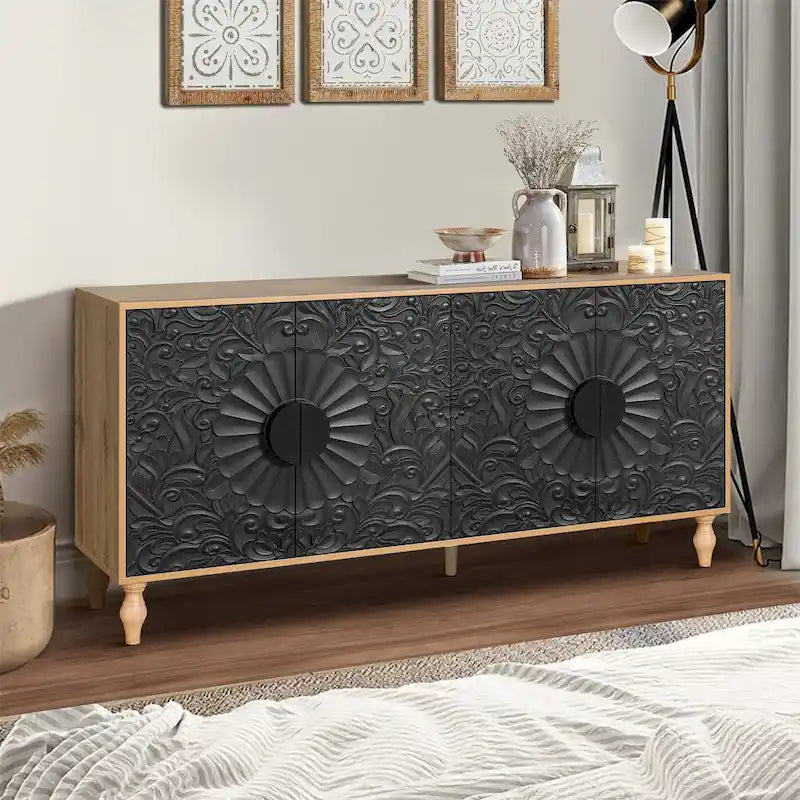 Meuble de rangement noir avec portes sculptées