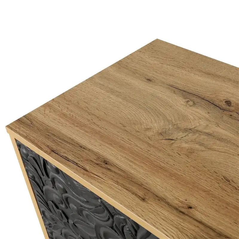 Meuble de rangement noir avec portes sculptées