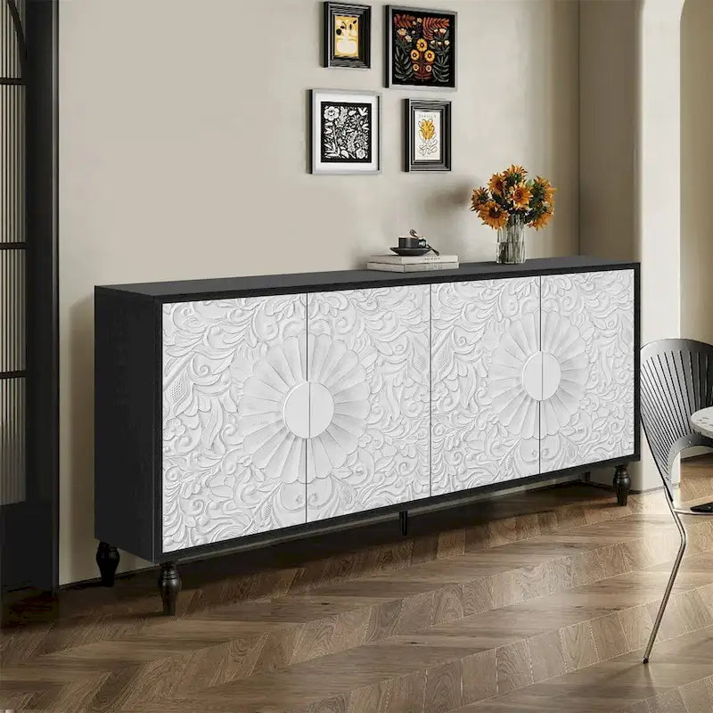 Buffet vintage blanc avec portes sculptées à facettes