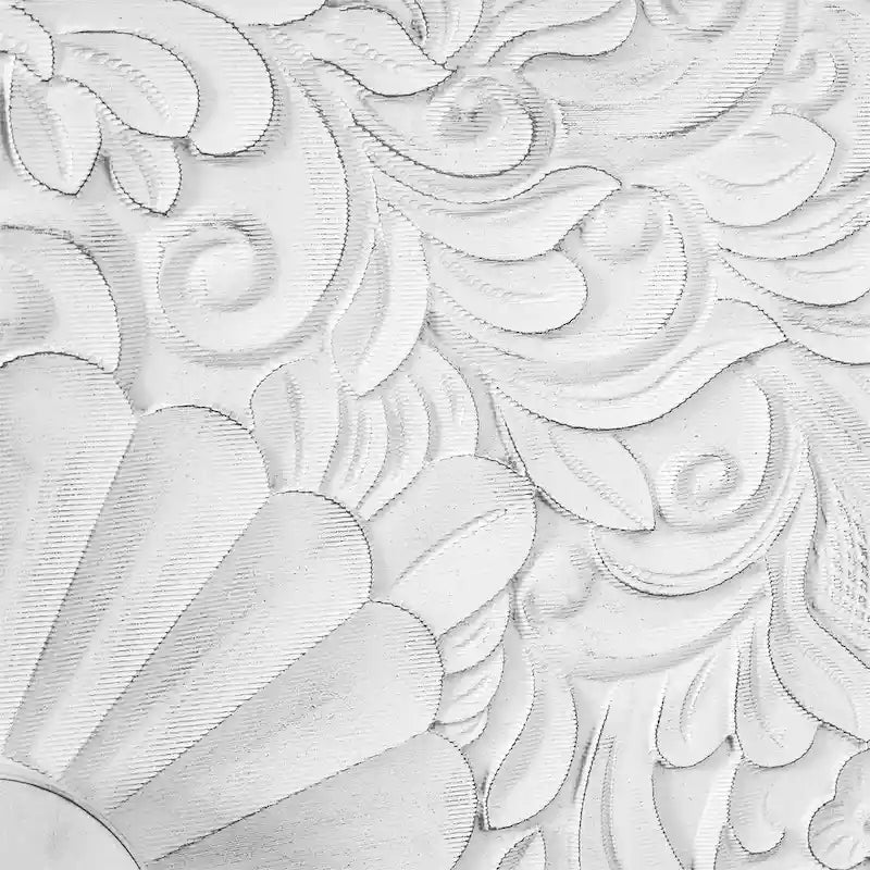 Buffet vintage blanc avec portes sculptées à facettes